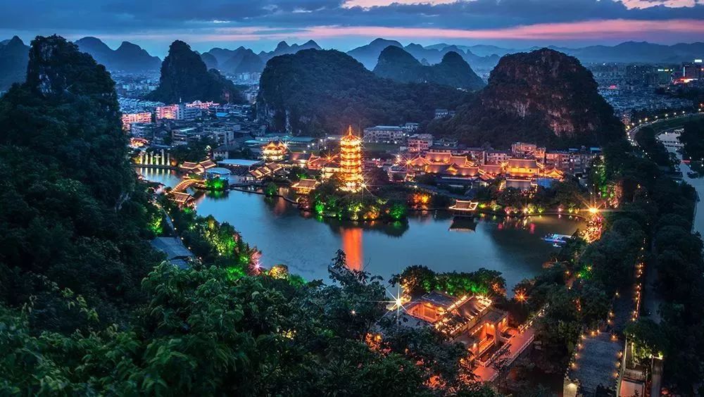 广西发展的双刃剑效应及未来展望